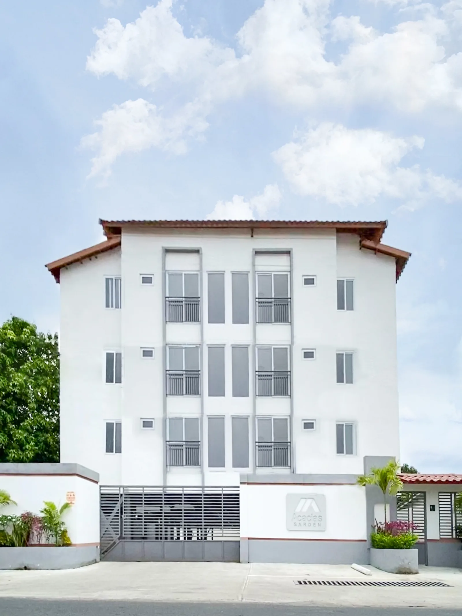 Facade de Acacias Garden I desde la calle