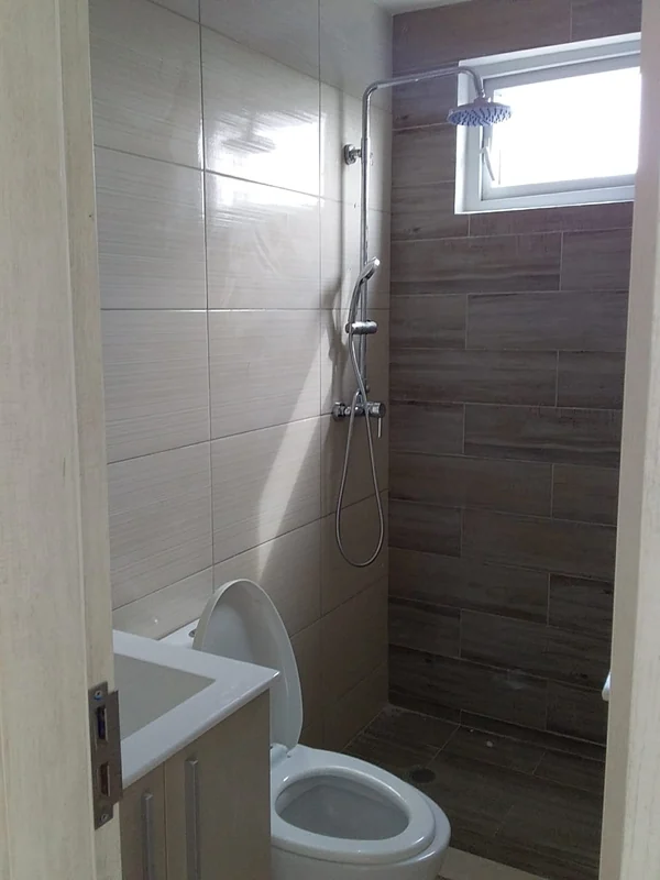 Full bathroom con ducha