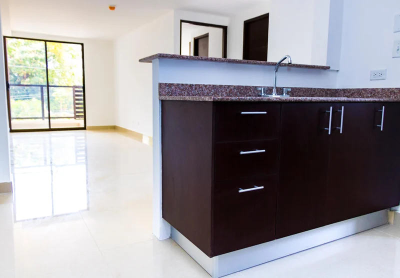 Kitchen with breakfast bar