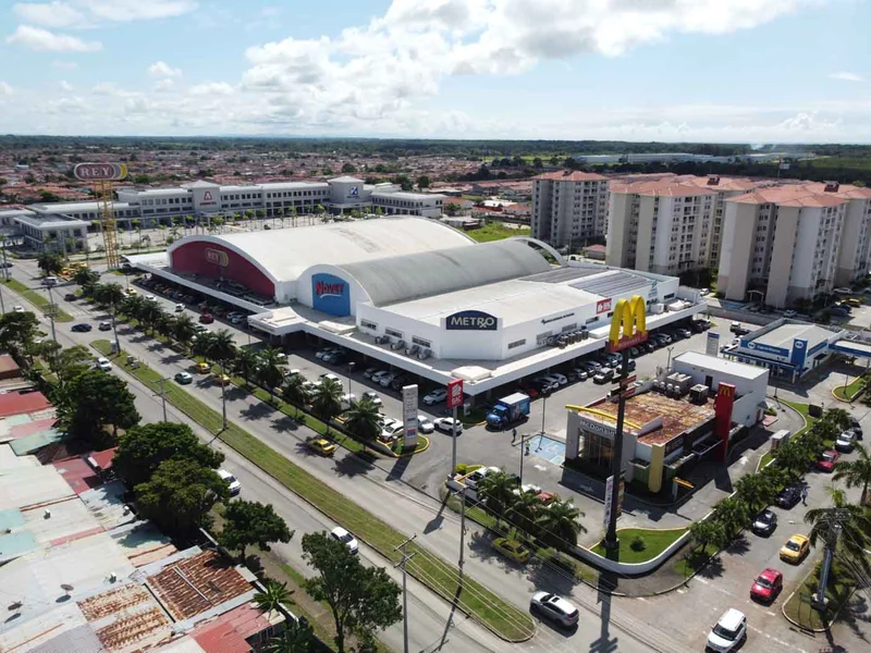 Shopping plaza minutes away del proyecto
