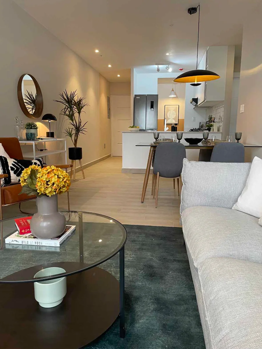 Living room-comedor abierto a la cocina