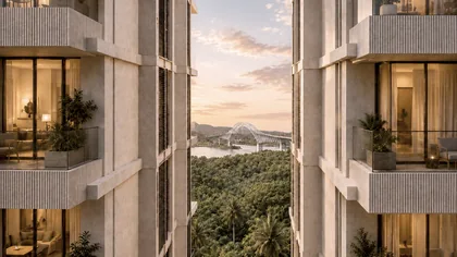 Los balcones entre torres, con el Puente de las Américas al fondo